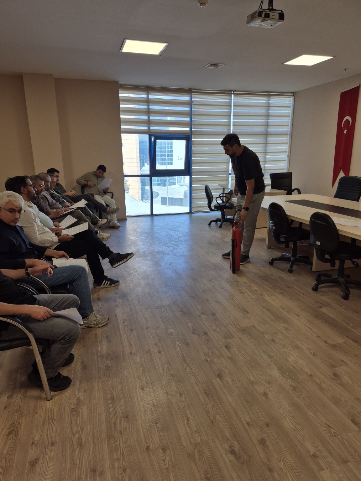 Yangın söndürücü kullanımına ilişkin uygulamalı anlatım