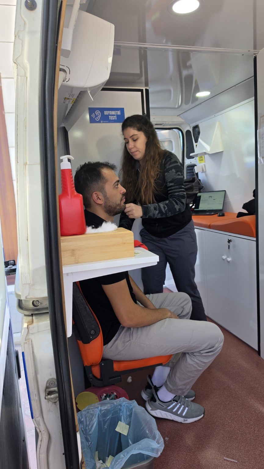 Mobil sağlık tarama aracında yürütülen çalışmalar